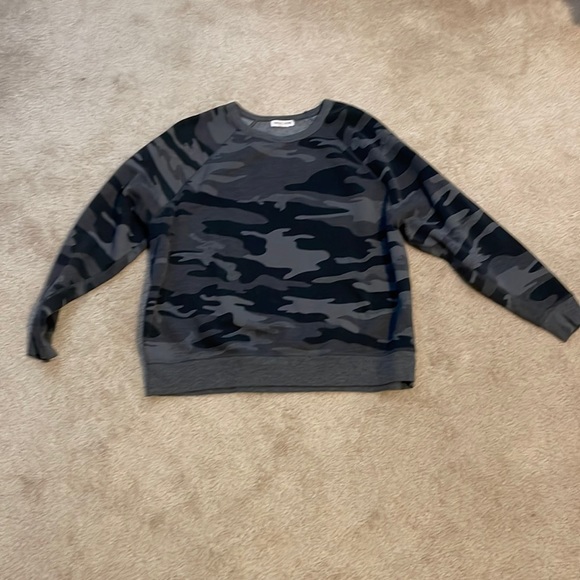 Grayson Threads camo sweatshirt